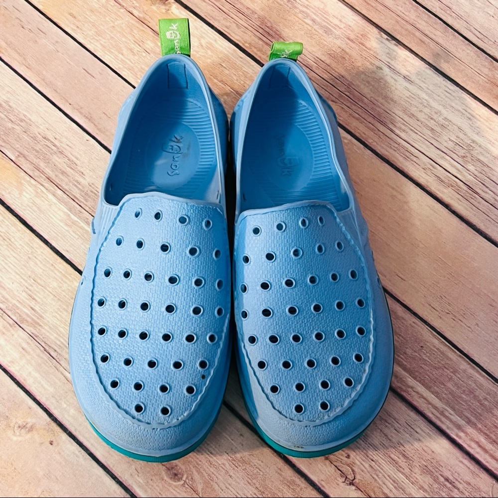 Sanuk Water Shoes ~ " Lil Walker" Slip On ~ Big Boy Size 5 ~ Alaska Blue